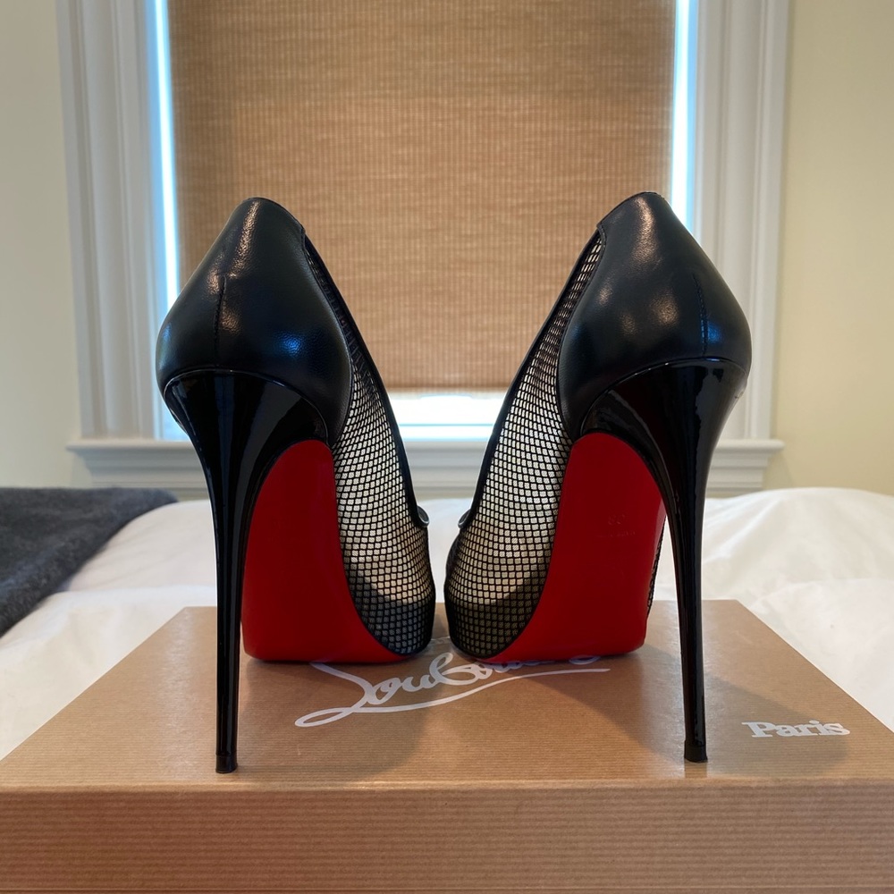 Christian Louboutin Very Rete Peep Toe Pumps